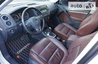 Позашляховик / Кросовер Volkswagen Tiguan 2013 в 