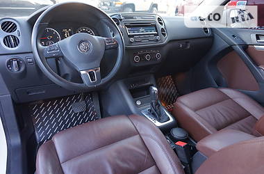 Позашляховик / Кросовер Volkswagen Tiguan 2013 в 