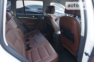 Позашляховик / Кросовер Volkswagen Tiguan 2013 в 
