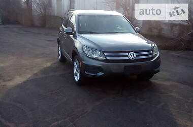 Позашляховик / Кросовер Volkswagen Tiguan 2012 в 