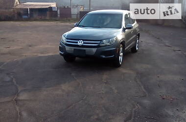 Позашляховик / Кросовер Volkswagen Tiguan 2012 в 