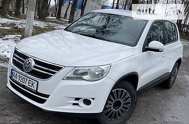 Внедорожник / Кроссовер Volkswagen Tiguan 2008 в Каменском