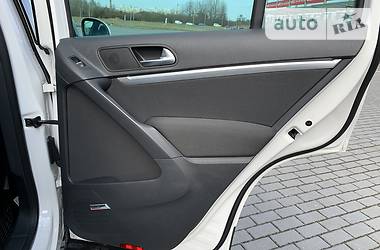 Позашляховик / Кросовер Volkswagen Tiguan 2011 в 