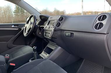Позашляховик / Кросовер Volkswagen Tiguan 2011 в 