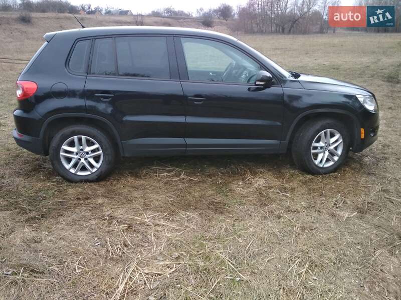 Внедорожник / Кроссовер Volkswagen Tiguan 2010 в Полтаве
