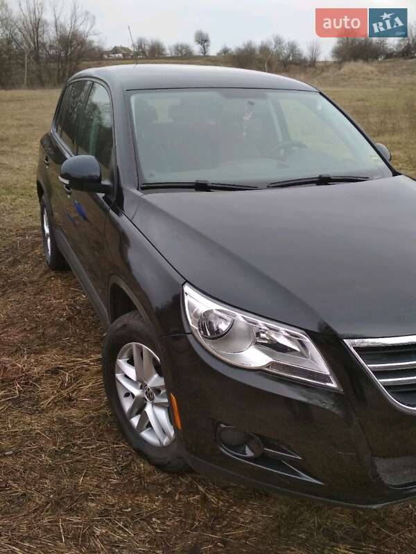Внедорожник / Кроссовер Volkswagen Tiguan 2010 в Полтаве