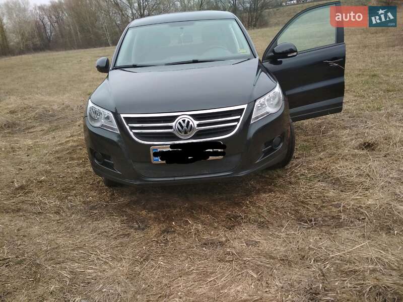Внедорожник / Кроссовер Volkswagen Tiguan 2010 в Полтаве