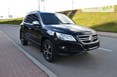 Позашляховик / Кросовер Volkswagen Tiguan 2010 в 
