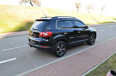Позашляховик / Кросовер Volkswagen Tiguan 2010 в 