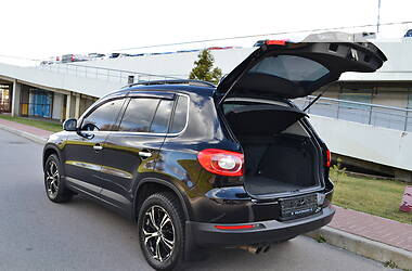 Позашляховик / Кросовер Volkswagen Tiguan 2010 в 