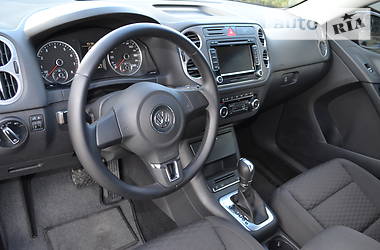 Позашляховик / Кросовер Volkswagen Tiguan 2010 в 