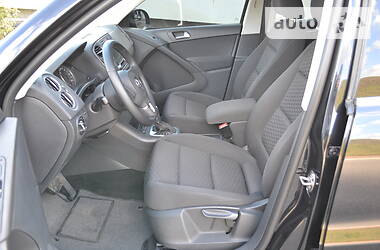 Позашляховик / Кросовер Volkswagen Tiguan 2010 в 