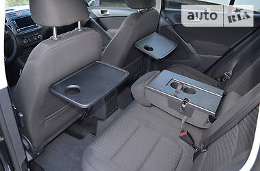 Позашляховик / Кросовер Volkswagen Tiguan 2010 в 