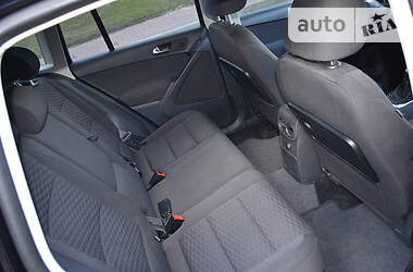 Позашляховик / Кросовер Volkswagen Tiguan 2010 в 