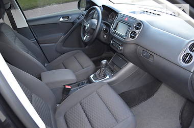 Позашляховик / Кросовер Volkswagen Tiguan 2010 в 