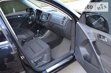 Позашляховик / Кросовер Volkswagen Tiguan 2010 в 