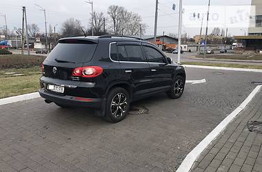 Позашляховик / Кросовер Volkswagen Tiguan 2010 в 