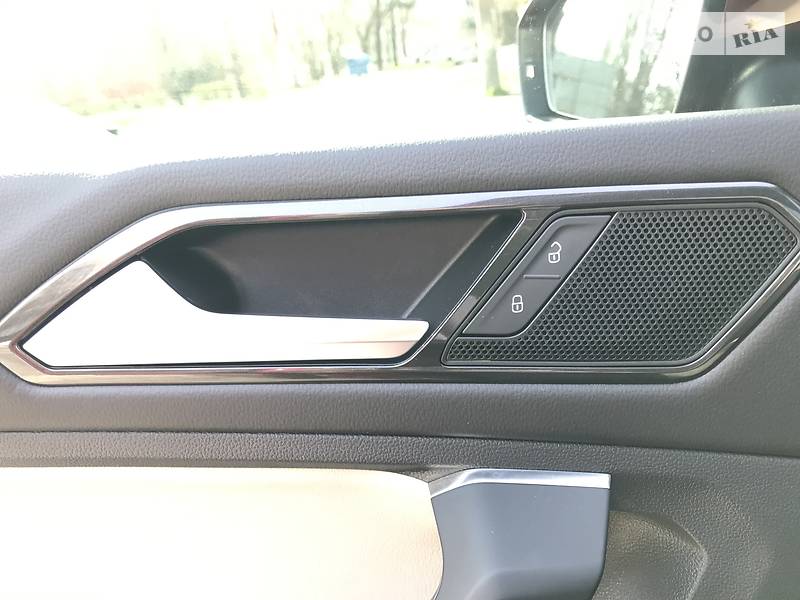 Позашляховик / Кросовер Volkswagen Tiguan 2018 в Одесі