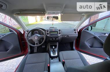 Позашляховик / Кросовер Volkswagen Tiguan 2011 в 