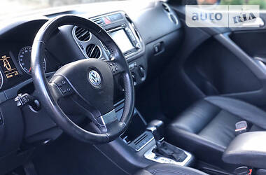 Позашляховик / Кросовер Volkswagen Tiguan 2010 в 