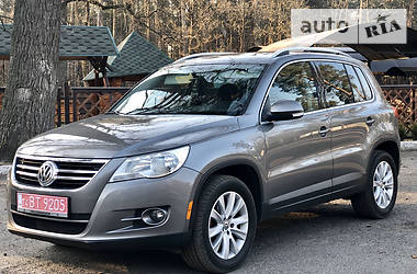 Позашляховик / Кросовер Volkswagen Tiguan 2010 в 