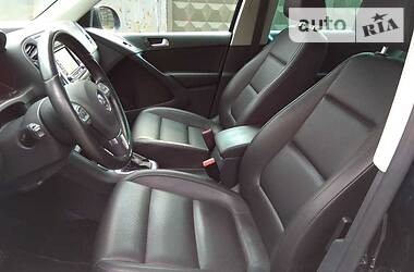 Позашляховик / Кросовер Volkswagen Tiguan 2013 в 