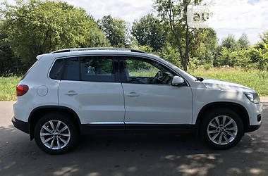 Позашляховик / Кросовер Volkswagen Tiguan 2011 в 