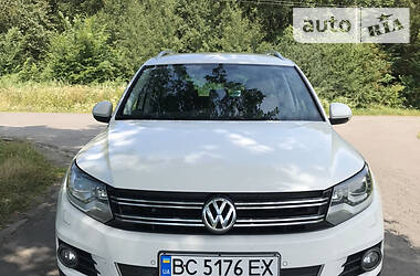 Позашляховик / Кросовер Volkswagen Tiguan 2011 в 