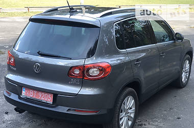 Позашляховик / Кросовер Volkswagen Tiguan 2010 в 