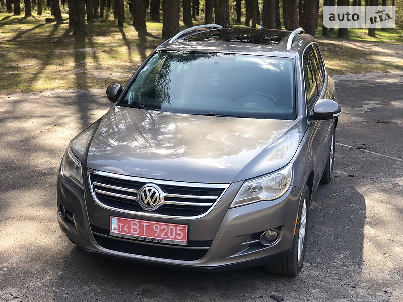 Позашляховик / Кросовер Volkswagen Tiguan 2010 в 