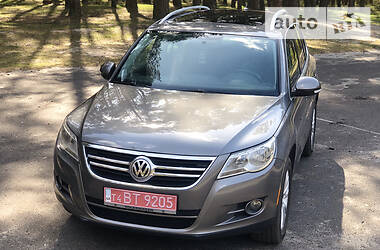 Позашляховик / Кросовер Volkswagen Tiguan 2010 в 