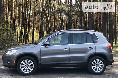 Позашляховик / Кросовер Volkswagen Tiguan 2010 в 