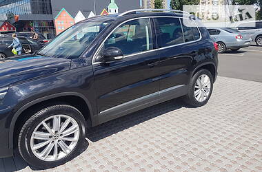Позашляховик / Кросовер Volkswagen Tiguan 2013 в 