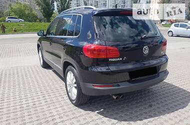 Позашляховик / Кросовер Volkswagen Tiguan 2013 в 