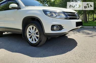 Позашляховик / Кросовер Volkswagen Tiguan 2015 в 