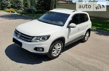 Позашляховик / Кросовер Volkswagen Tiguan 2015 в 