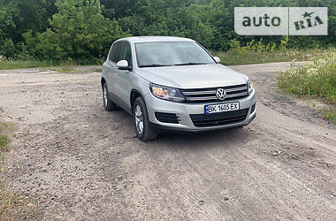 Позашляховик / Кросовер Volkswagen Tiguan 2012 в 