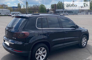 Позашляховик / Кросовер Volkswagen Tiguan 2009 в 
