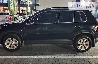 Позашляховик / Кросовер Volkswagen Tiguan 2009 в 