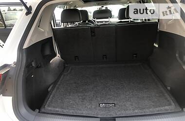 Внедорожник / Кроссовер Volkswagen Tiguan 2018 в 