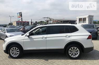 Внедорожник / Кроссовер Volkswagen Tiguan 2018 в 