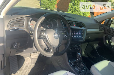 Позашляховик / Кросовер Volkswagen Tiguan 2018 в 