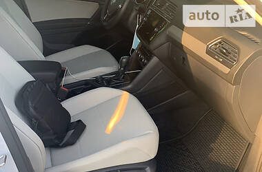 Позашляховик / Кросовер Volkswagen Tiguan 2018 в 