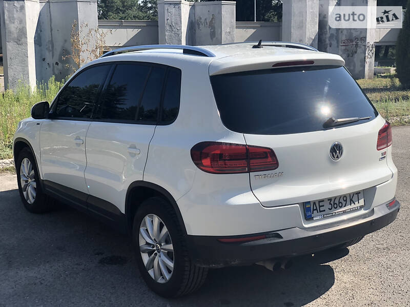 Позашляховик / Кросовер Volkswagen Tiguan 2016 в Дніпрі