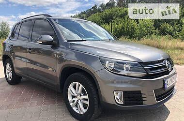 Позашляховик / Кросовер Volkswagen Tiguan 2015 в 