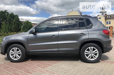 Позашляховик / Кросовер Volkswagen Tiguan 2015 в 