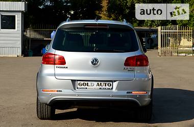 Позашляховик / Кросовер Volkswagen Tiguan 2013 в 