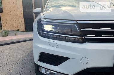 Внедорожник / Кроссовер Volkswagen Tiguan 2016 в Хмельницком