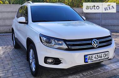 Внедорожник / Кроссовер Volkswagen Tiguan 2012 в 
