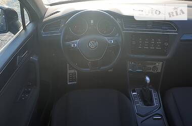 Внедорожник / Кроссовер Volkswagen Tiguan 2017 в Хмельницком